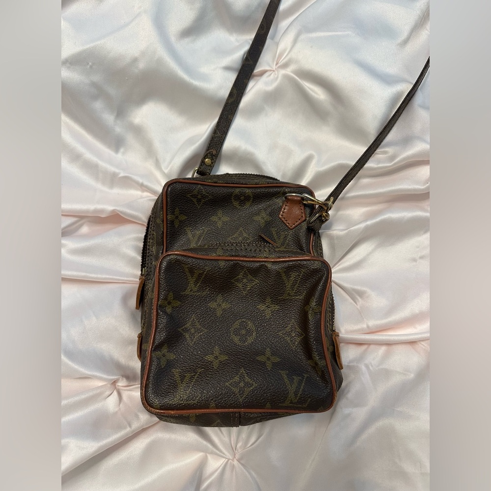 Louis Vuitton Monogram crossbody bag